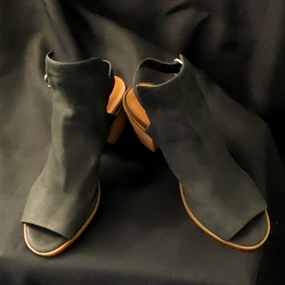 Lucky Brand 8.5 black suede open toe sling back. No tags, but never worn